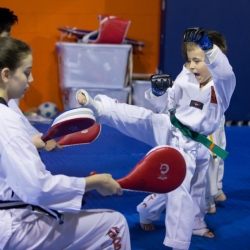 tkd - kid 4to6 pad kick2.jpg